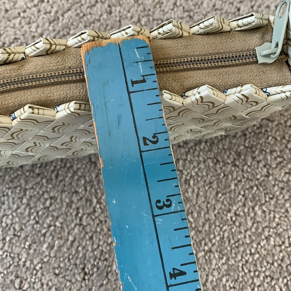 LAST CHANCE! Vintage 90s Upcycled white and gold wrapper purse EUC - Picture 10 of 10